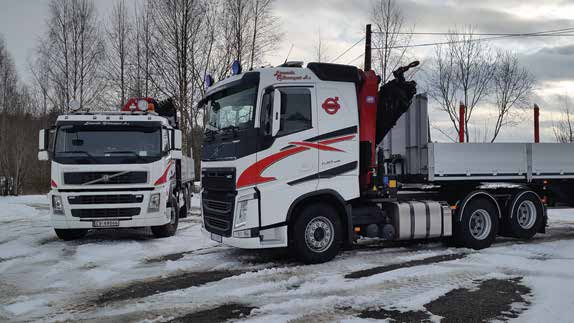 Skibladners smekre linjer skjuler en rekke spennende opplevelser fra baug til hekk: fra fløyta og messingkanonene, som gjerne feirer din begivenhet med brask og bram, til dampmaskinen som med sin