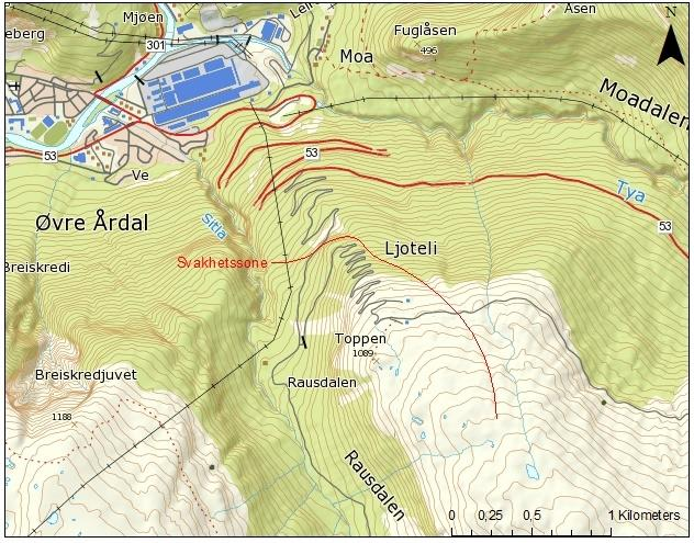 Kapittel 8 SVAKHETSSONE Basert på topografien i området, er det antatt at det finnes en svakhetssone som skjærer inn i toppen av fjellet (Figur 8-7 og Figur 8-8).