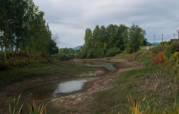 juni til 6. september i 2014. Dvs. fra et vannvolum på omkring 13 800 m 3 til omkring 1 300 m 3. Bakgrunnen for nedtappingen var behovet for vann til grønnsaksproduksjon.