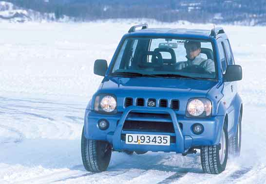 Suzuki Jimny n k nbil o jø ikk no fosøk på å skjul d. Dn ikinok i minifoma o komm dfo il ko på n dl omåd, mn skal du ha n billi bil som kapabl il å jø l jobb på smal køsi, d m od alnaiv.