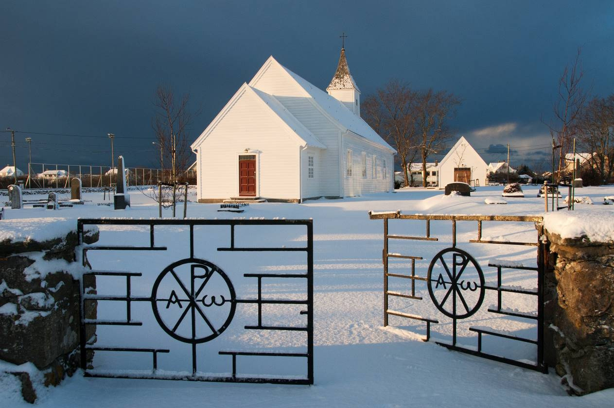 K-Fisk åpner ny fiskebutikk i Drive inn lokalene i Veakrossen ÅV er medlem av Haugesundregionens Næringsforening og Karmøy Næringsråd Åkra gamle kirke har 200 årsjubileum i 2020 Bilde: Vest Foto