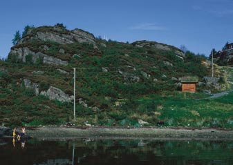 Skutlevika ble fornyet i 2002 blant annet med toalett og bryggeanlegg I Nautevågen ble det blant annet bygget gangvei inn i friluftsområdet AUSTEVOLL På Kallsundholmen ble det montert bro og