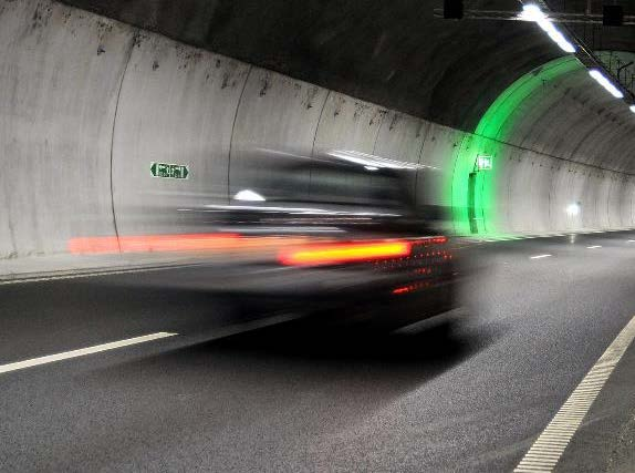 Fornyer og utbedrer tunneler øker med 80 % Mesteparten av midlene til fornyingstiltak på riksvei brukes til å ta igjen forfall i tunneler og for å