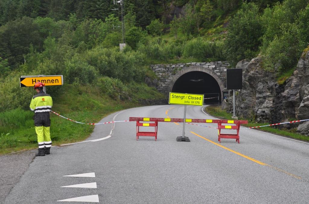 4. Skatestraumtunnelen Beskrivelse av tunnelen, utstyret og brannen er basert på følgende litteratur: SHT Rapport VEI 2016/05 SVV, Region vest, Rapporter januar og 14 juli 2016 Utforming, trafikk og