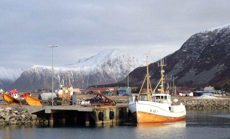 FORSKRIFT OG REGULATIV FOR ANLØPSAVGIFT, VEDERLAG, GEBYRER OG GODTGJØRELSER I FLAKSTAD KOMMUNES HAVNER OG SJØOMRÅDE Jf.