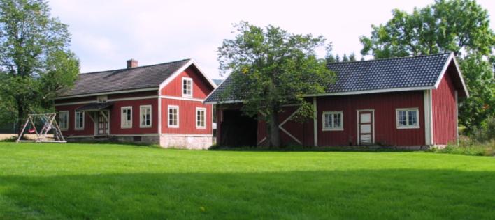 Der ble skorsteinen fjernet og det ble satt inn skyvedører til