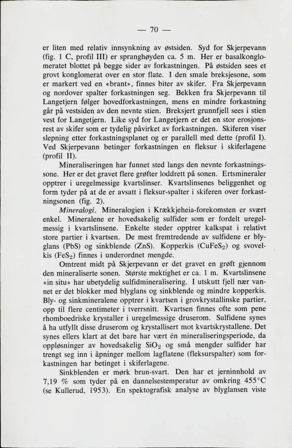 70 er liten med relativ innsynkning av østsiden. Syd for Skjerpevann (fig. 1 C, profil III) er spranghøyden ca. 5 m. Her er basalkonglo meratet blottet på begge sider av forkastningen.