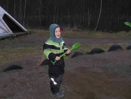 I tillegg har vi to utdypende verktøy: Tras som dokumenterer språk-kompetanse, og Mio som dokumenterer matematisk kompetanse. Det blir gjennomført to foreldresamtaler i løpet av året.