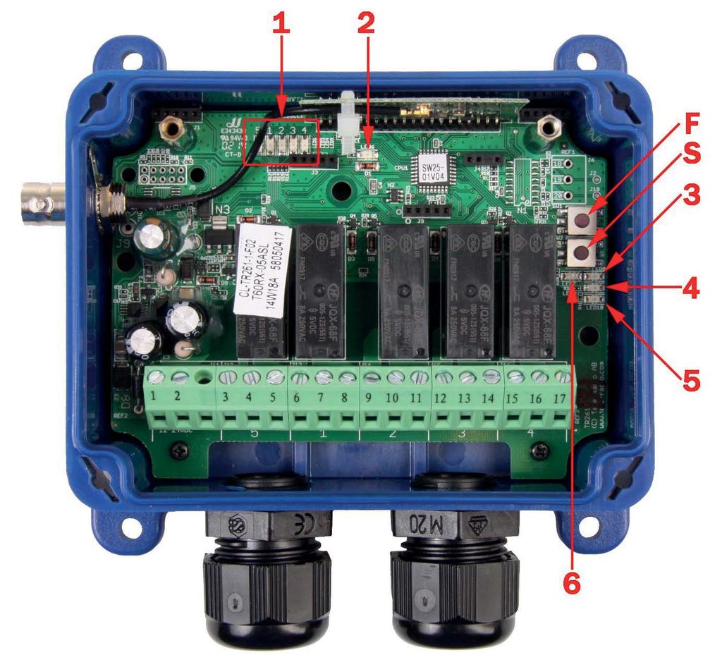 Röd LED Indikator för kontakt med sändare. a) Fast sken Mottagaren är i programmeringsläge. b) Blinkar Kod är programmerad (1-10).