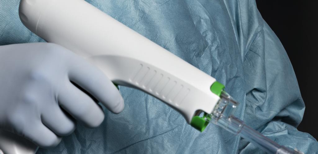 Pulsed Lavage Mölnlycke Pulsed Lavage system til engangsbruk skyller effektivt rent benvevet og spyler vekk vevsrester ved protesekirurgi.