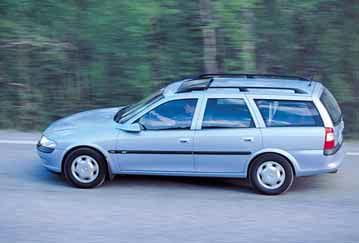 Opel Vectra Vectra og Mondeo har begge 115 hk, Marea 113, mens Xantia får nøye med 103 hk. Vectra har den beste kombinasjonen motor og gearkasse.