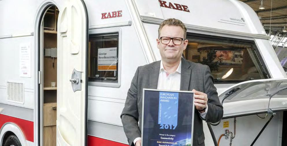 Alltid steget foran Joakim Karlsson, salgssjef på KABE Husvagnar AB, mottok utmerkelsen for KABEs Smart-D system av European innovation award 2017-juryen under messen i Stuttgart i januar.
