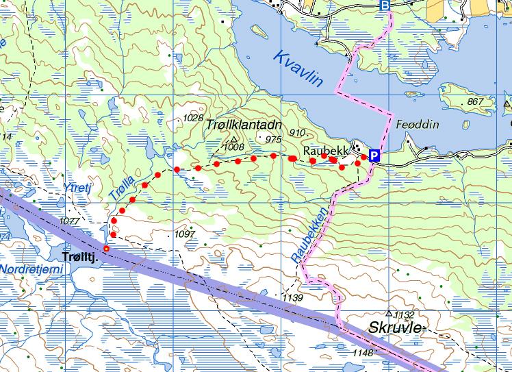 Trølltjedet (1077moh) Turmål Kjør til Nøsen og vidare sørover og over demninga synst på Storfjorden. Ta så til høgre der vegen delar seg (ved Føsseisstølen) og kjør ca 8 km vidare inn til Raubekk.