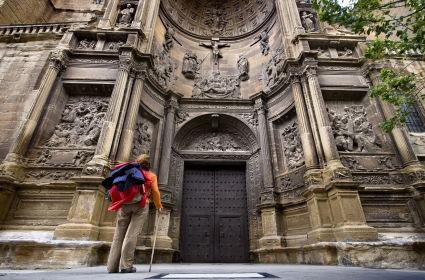 Patxi Uriz Pórtico de Santa María de Viana Byen er full av kirker, historiske bygninger, museer og restauranter. Et kommersielt sjokk i forhold til stillheten som har omgitt oss de siste ukene.