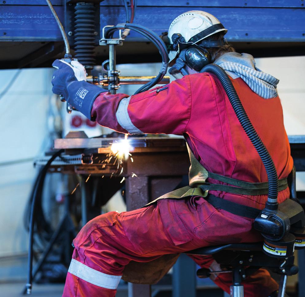 HANSKER SVEISING HANSKE BLUE WELDER KORT 0-6-6491 Komfortabel sveisehanske med fullnarvet okseskinn i håndflaten og okse spalt på overhånd. Helfôret med bomull. Strikk i håndleddet.