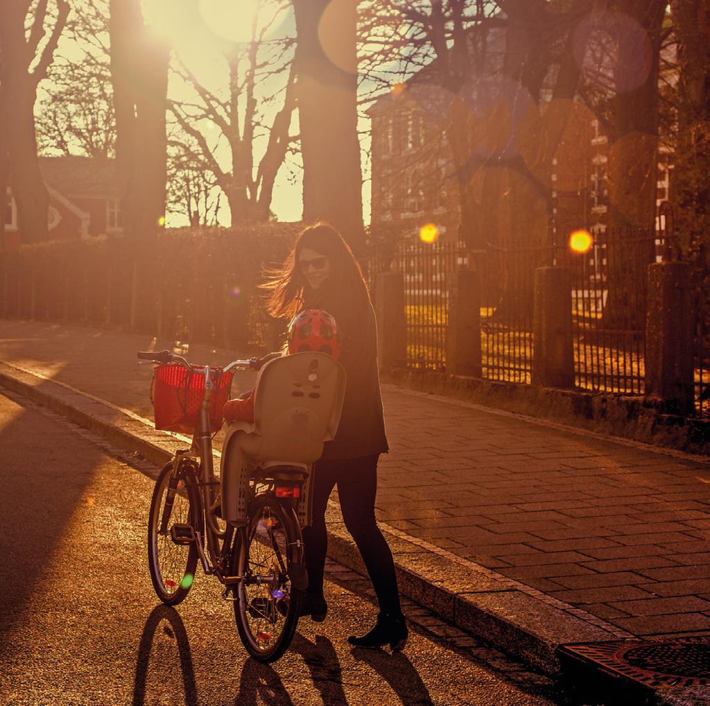 LA BILEN STÅ, TO DAGER I UKEN HjemJobbHjem handler ikke om å slutte å kjøre bil. Det handler om å sykle, gå og reise kollektivt når du kan, og kjøre bil når du må.