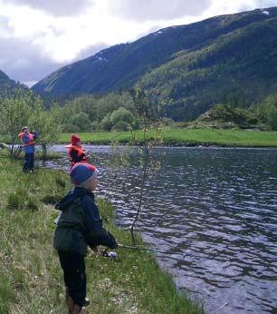 Da risikerer vi at de gir opp, advarer Huseklepp. Tas feil grep, kan det være fatalt for en liten laksebestand. Vi må derfor fortsette å holde den linja vi har gjort, sier duoen.