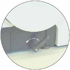 Bremsing skjer ved å dreie spaken mot urviseren til stilling. 12 Forsiktig! Bremsespaken (3) må stå nøyaktig i stilling, slik at rattbremsen aktiveres som den skal.