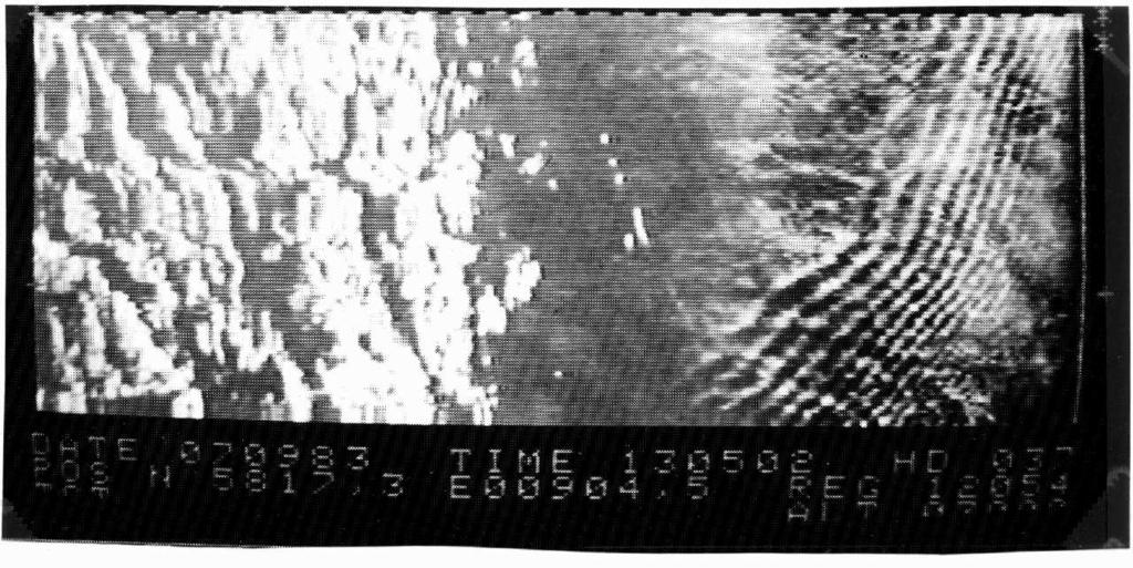 128 INTERNE TYNGDEBØLGER Figure 6.6: Radar-ekko fra havoverflaten i et område 10 15 km fra land sør-øst for Ryvingen mellom Grimstad og Arendal. Bildet ble tatt den 7.