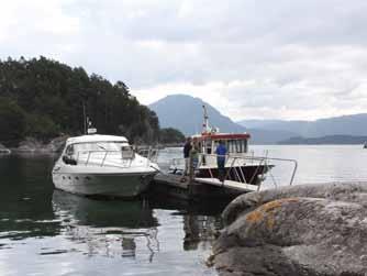 Dette er ei god naturhamn, med utlagt flytebrygge og gode bade- og fiskeforhold. På land er det fine turmuligheter.