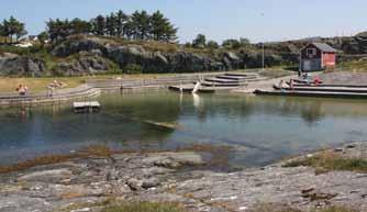 88 Ognahabn BOKN ÚèÇ$3 På Røvær har Friluftsrådet ansvaret for området Lotestranda, nord i Suggevågen. Her er det volleyballbane, badestrand, grillsteder, gapahuk og flytebrygge.