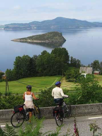 no Eit båtparadis Sunnhordland er eit eldorado for båtfolk. Her kan du segla på ope hav, i skjergarden eller i tronge fjordar, og er du heldig finn du di eiga øy.