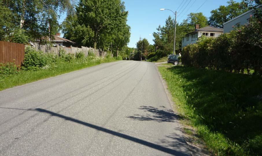 I tillegg foreslås det en omlegging av fellesavkjørslen ved 8a, som vist på figur 7. Det betyr at nr.