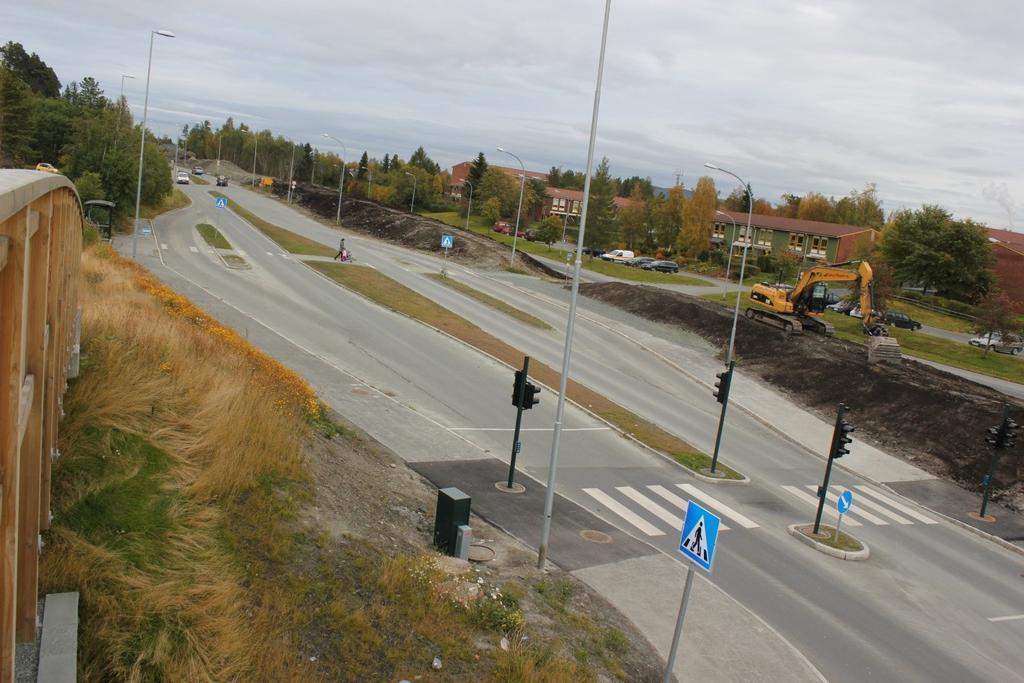 Traneveien Holdeplassen Traneveien i Tunellveien skal oppgraderes i 2013. Både busslomme og kantsteinstopp er aktuelt her.