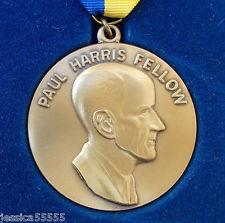 PAUL HARRIS FELLOW En æresbevisning til noen, medlem eller ikke, som har gjort en spesiell innsats i «god Rotary ånd» Klubben
