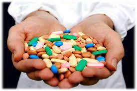 Medikamenter hyppig i bruk ved BPD Antipsykotika 10 % (realitetsbrist, paranoide symptomer, dissosiasjon, impulsivitet) Antidepressiva 61 % (angst, depresjon, impulsivitet) Stemningsstabilisator 27 %