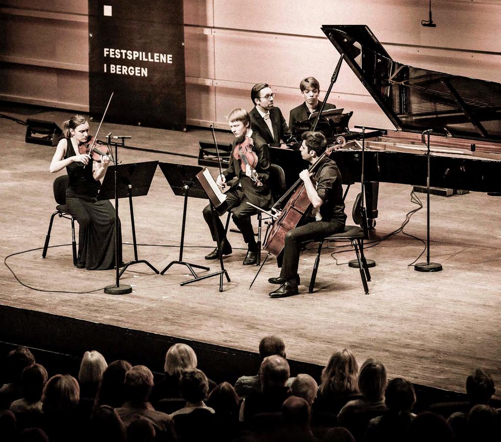 Møt mentorene Leif Ove Andsnes Hovedmentor Crescendo Det har stor betydning at talentene får spille med og bli veiledet av musikere med erfaring fra det internasjonale musikklivet.