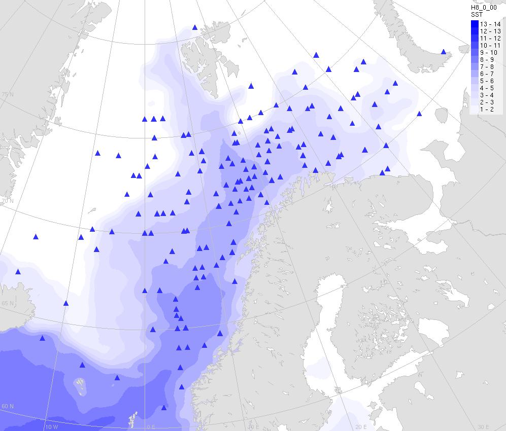 Figur 5. Dannelsesområdene for polare lavtrykk fra 2000 til 2012, til sammen 166 tilfeller. Dannelsespunktet er angitt med blå trekant. Havtemperaturen er angitt med blå skravering. Fra (met.