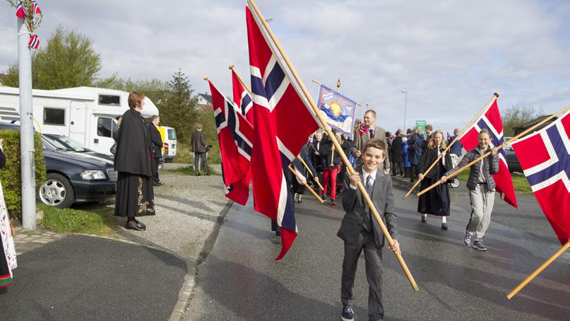 Men, Gud, du i nåde til oss såg, din kjærleik oss ikkje gløymde; Du sende ditt ord til Noregs fjell, og ljos over landet strøymde. Vil Gud ikkje vera bygningsmann, me fåfengt på huset byggja.