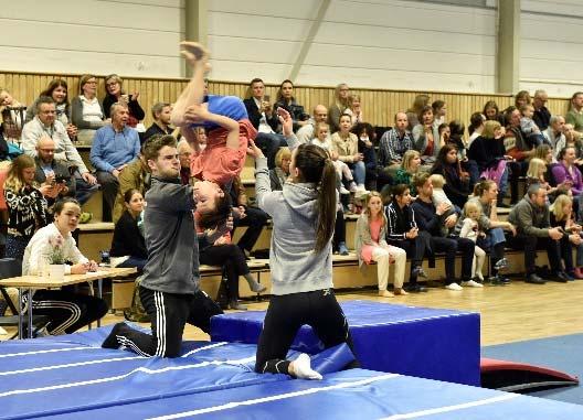 Teamgym-rekruttene deltok sammen med SALTOpartiene og Turn Kvinners aspiranter deltok sammen med Idrettens Grunnstige, og det var stor stas for alle.