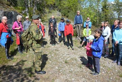 verdenskrig arrangert. Et femtitalls mennesker var møtt fram for å delta på seremonien.