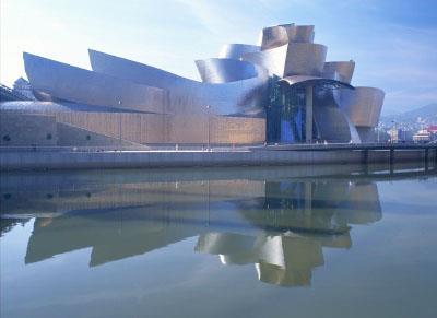 Det titankledde Guggenheim museum i Bilbao, Spania. Bygningen ble tegnet av arkitekten Frank O. Gehry. Spennende anvendelse av et fantastisk materiale! Kontaktpersoner: Bjørn Holmedal, bjorn.