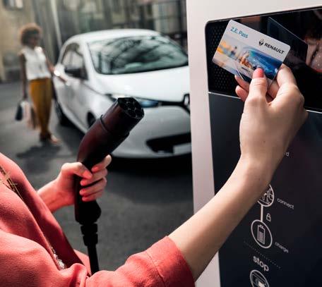 Lad Renault ZOE der det passer Den nye Renault ZOE kan lades hjemme, på jobben, utenfor kjøpesenteret eller på bensinstasjonen (1). Og for å gjøre det enda enklere gir det unike Z.E. Pass-kortet (2) deg tilgang til over 30 000 ladestasjoner rundt om i Europa.