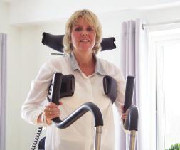 Økt aktivitetsnivå gjør godt for psyken MØT MAY-BRITT May-Britt er en 44 år gammel tobarnsmor som fikk diagnosen Multippel Sklerose (MS) for 7 år siden.