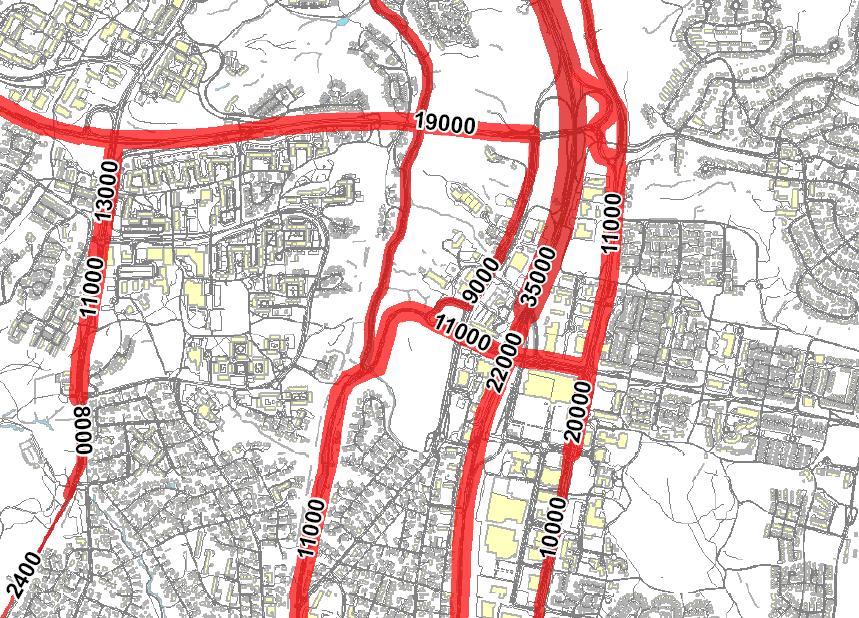 Det er aktuelt å vurdere å trekke gangfeltene i rundkjøringa lengre unna sirkulasjonsarealet for å øke trafikksikkerheten. 1.