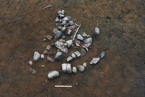 faktorer som steinens egenskaper og mineralinnhold, brukslengde og råstoffet den er blitt anvendt på (Eigeland og Hansen 2005).