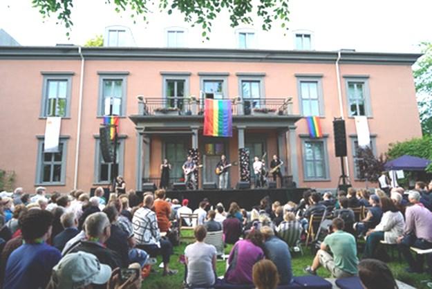 Hagekonsert Hagekonserten har siden 2002 vært Aksepts største og viktigste arrangement for å sette hiv og aids på dagsordenen og er en del av programmet under Oslo Pride.