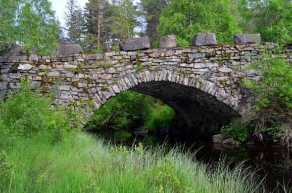 Side 21 > Figur 3-3. Smedbrua på Gamle Kongsbergvei utenfor Kongsberg 3.2.1 Tilstandsvurdering For å dokumentere tilstand til landets bruer har SVV definert et inspeksjonsprogram som skal følges gjennom bruas levetid.