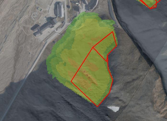 Figur 10: Løsneområder ovenfor Haugen og modellering av snøskred med 0,5 meter snødybde i