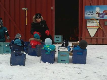 Lek og vennskap Lek og vennskap er noe vi i barnehagen jobber med hele tiden, men har i den siste tiden hatt spesielt fokus på dette.