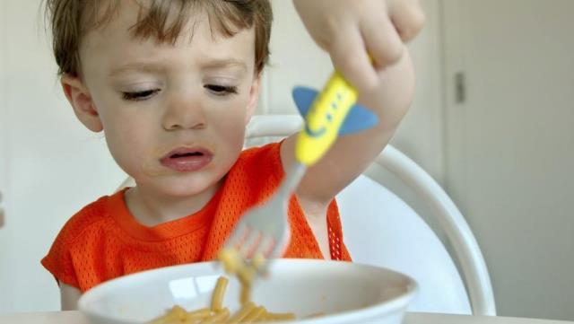 Små barn foretrekker lett gjenkjennelige matvarer, servert hver for seg, fremfor blandet, og mat «i saus» <--> kamuflerer egenskapene som gjør maten sensorisk gjenkjennelig Kjent mat, presentert