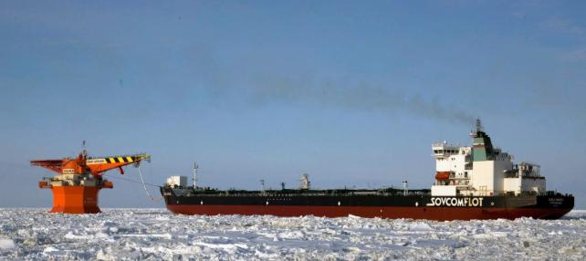 4.8.2. Lossende fartøy Det er tre isbrytende Panamax skytteltankere som går mellom oljeterminalen i Varandey og omlastningslokasjon i Finnmark, se bilde 4.