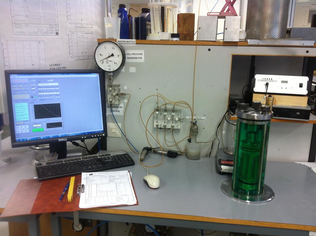 Laboratorie Lab A Lab B Temperatur 10 12 C 23 C Utstyr Treaksialapparat A Treaksialapparat B Ødometer Utstyr for rutineundersøkelser Lab A er plassert i et kjølerom, som har en konstant temperatur på