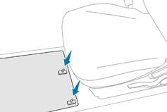 styrke: 120 W), fjern dekslet og koble til en passende adapter. Ved demontering av den ekstra matten på førersiden, skyv setet helt tilbake og fjern festene.