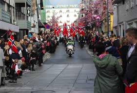 MARSJREKKEFØLGEN I FOLKETOGET 1 Flaggborgen 2 Sverre Sigurdson Musikkorps 3 17.