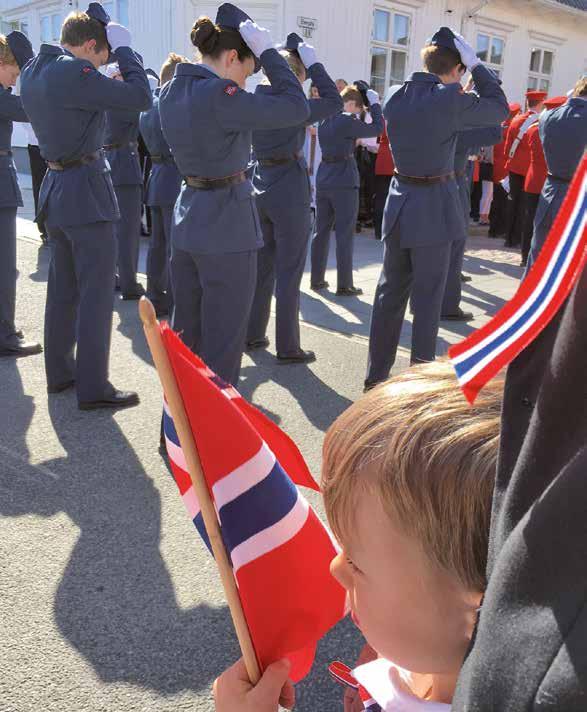 GENERELL INFORMASJON SANGKONKURRANSE Det arrangeres sangkonkurranse i forbindelse med skoletoget. Jurymedlemmer plassert langs marsjruta stemmer på beste innslag i borgertoget.